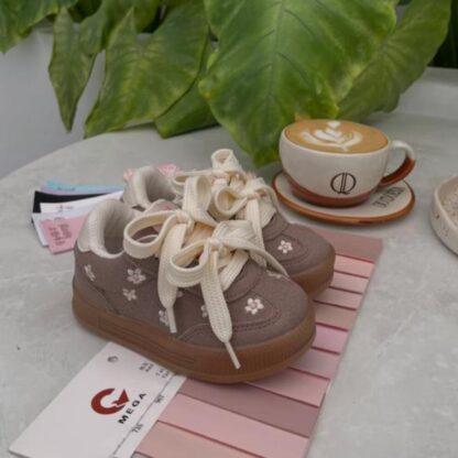 Tenis camel flores