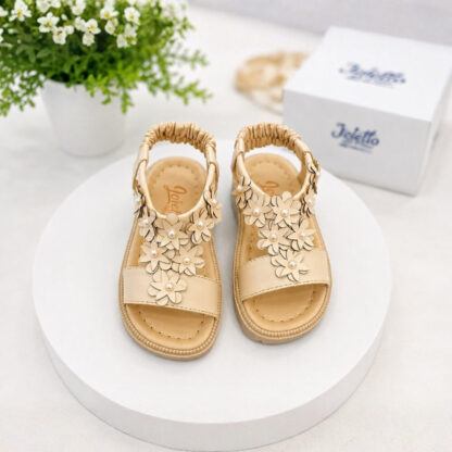 Sandalias nude con flores y perlas