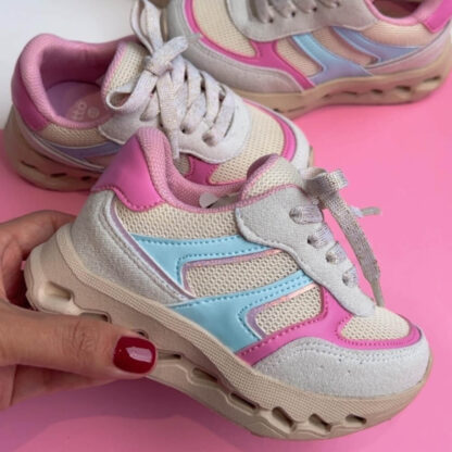 Tenis deportivas en rosa y beige