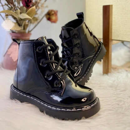 Botas de charol negro