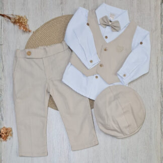 Traje con chaleco beige
